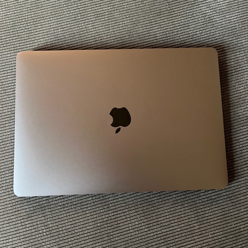 13-inch MacBook Air (MINT besides broken screen)
